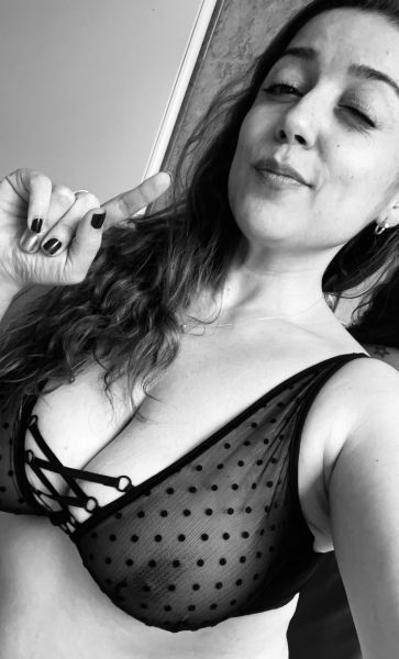 Sensual, sexy, quien te estremecerá con un delicioso masaje cuerpo a cuerpo , sumiéndote en placer con deliciosos besos