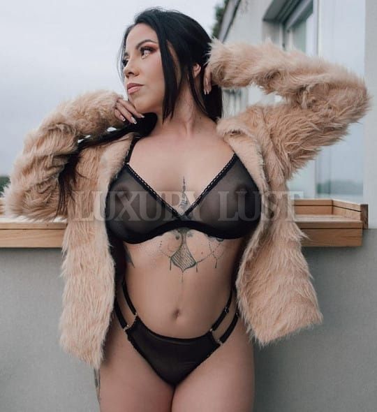Hola gordis, te cuento que me dicen Valen de cariño. Estoy recién llegada a Buenos Aires y me encantaría ofrecerte mis servicios. Mis fotos son 100% reales, soy muy cariñosa y juguetona, trabajo de manera independiente. Mis horarios no son fijos, por ende las citas son a convenir. Estoy por plaza Serrano Palermo, también voy a domicilios o hago encuentros en hoteles. Ante cualquier inquietud no dudes en preguntarme. Espero conocerte pronto... Besos